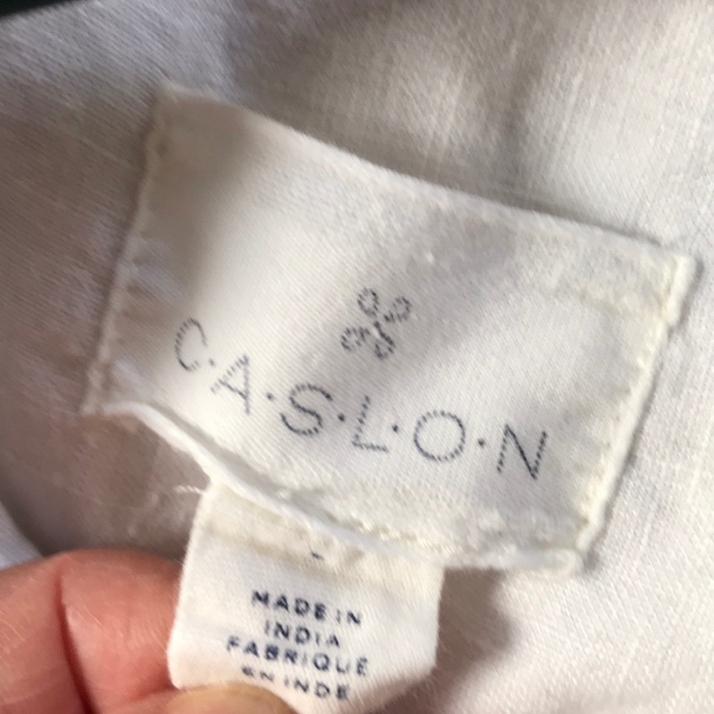 White linen tunic top looks great with leggings